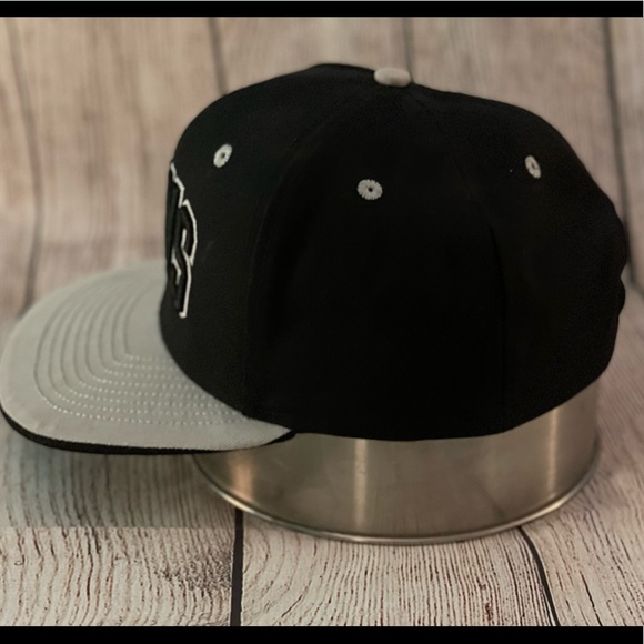 Phoenix Suns - Black and White Raised Logo - Picture 5 of 8